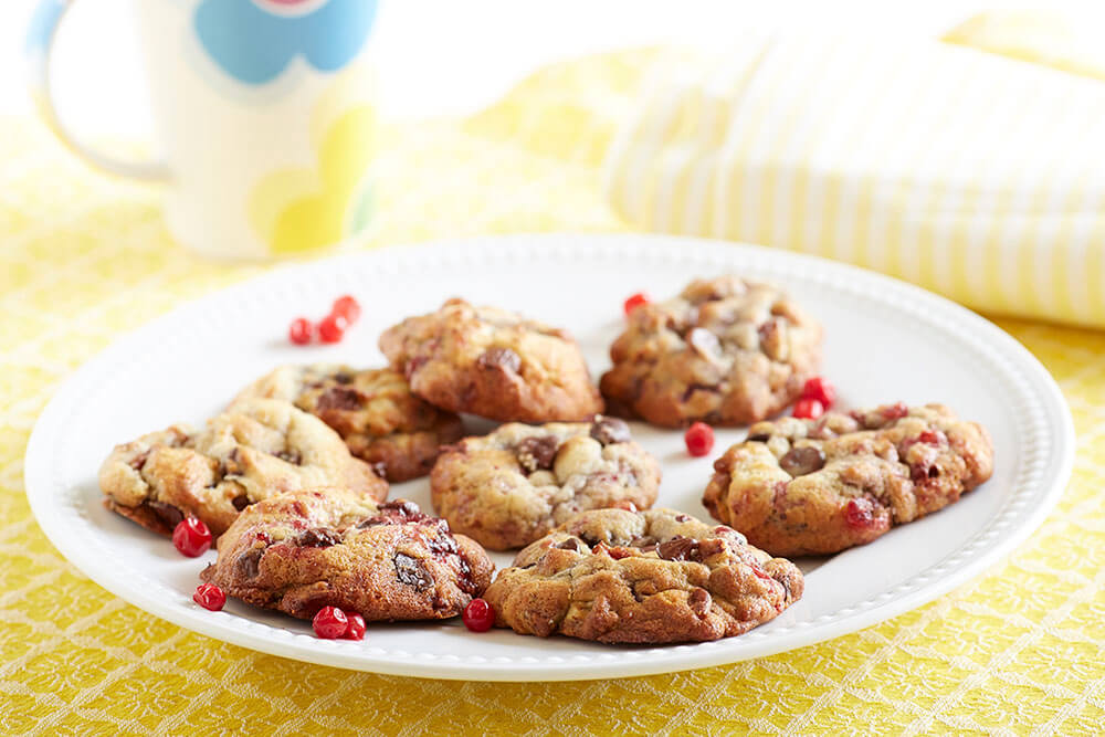 Dark chocolate chip cookies with lingonberry and pecan