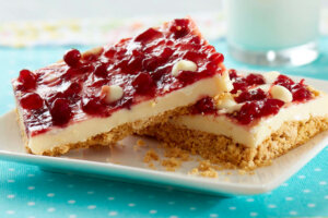 No bake lingonberry and white chocolate bar cookies