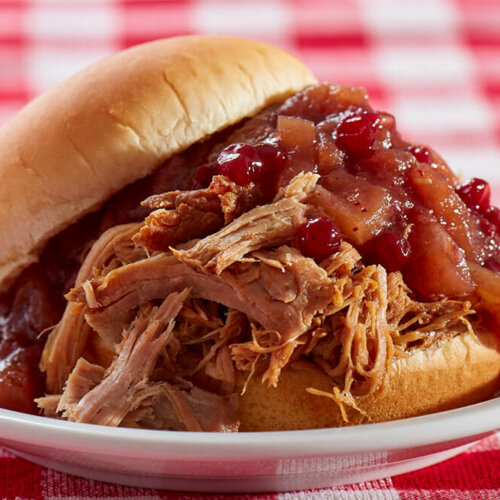 Pulled pork with lingonberry chutney